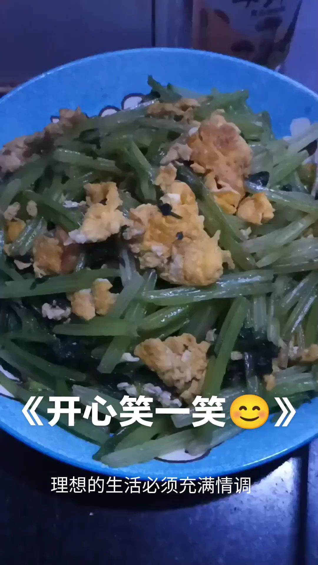 小婷食光🔆芹菜叶炒鸡蛋