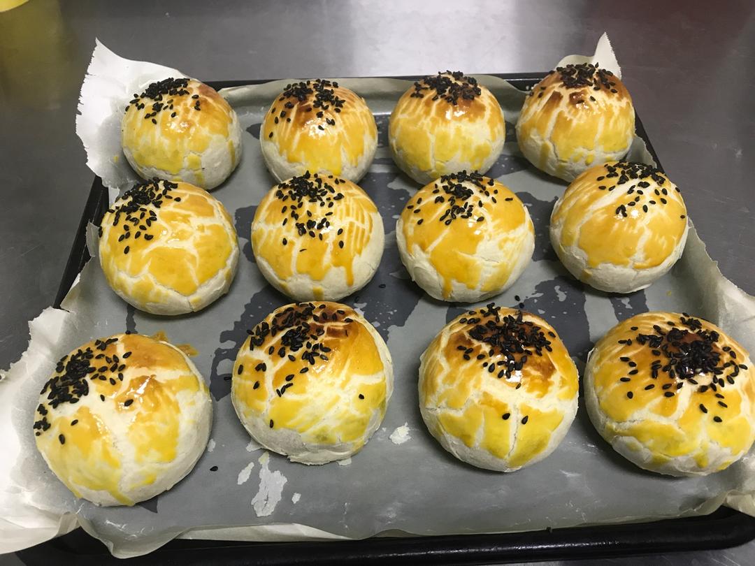 蛋黄酥，酥酥酥酥的掉渣