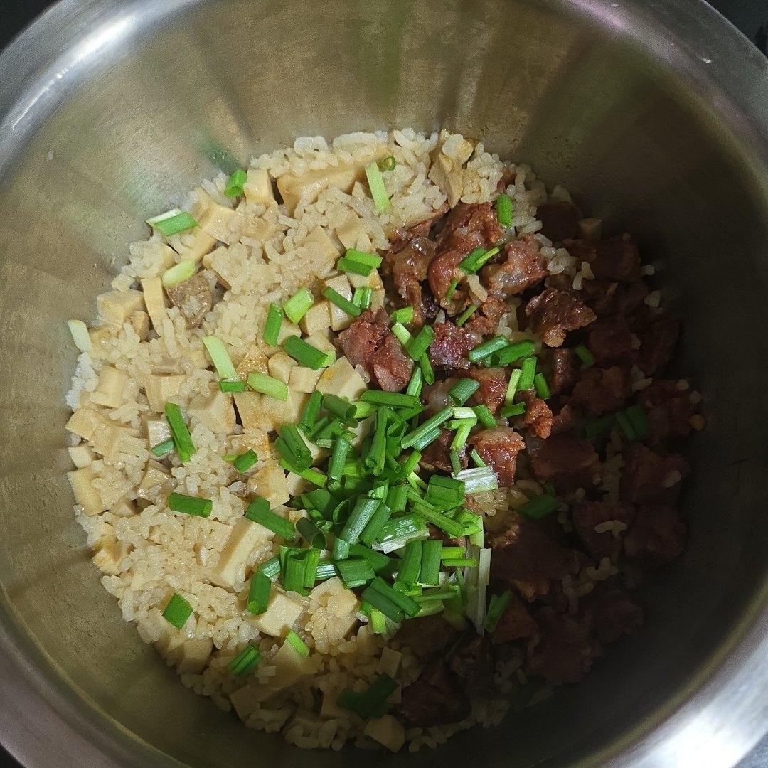 懒人电饭锅香肠焖饭/煲仔饭