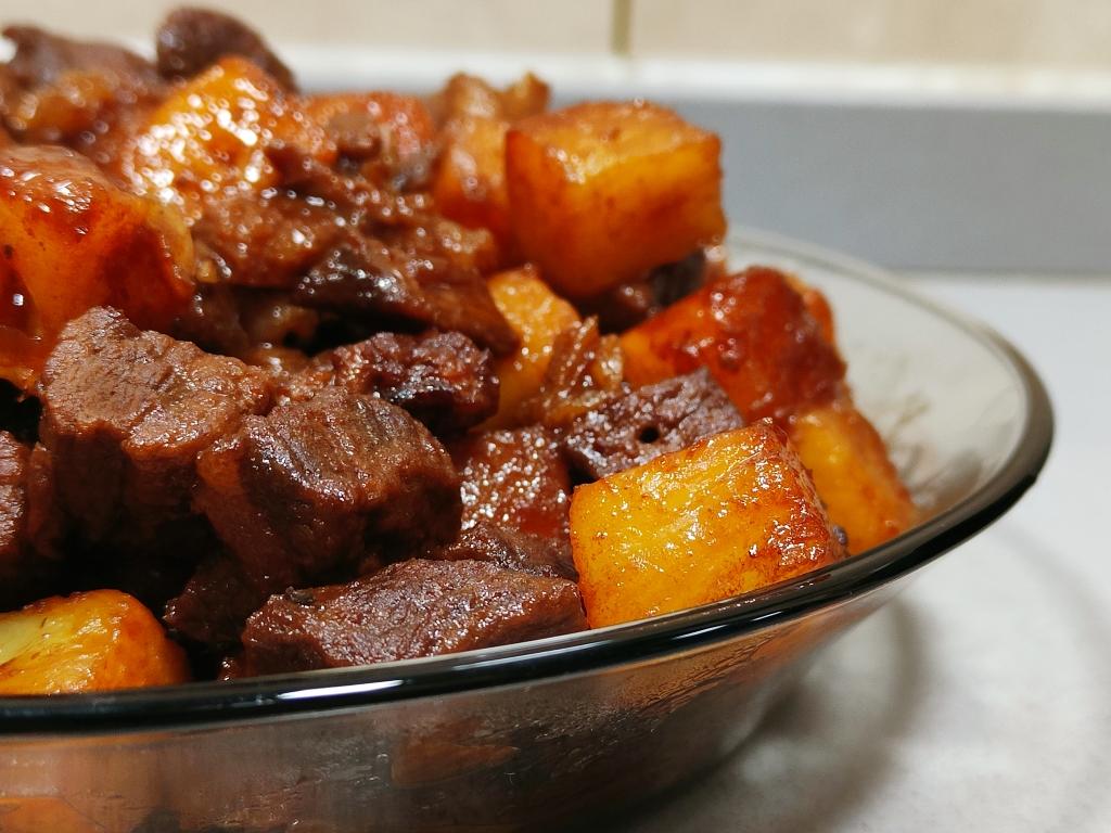 凤梨炖牛肉的做法