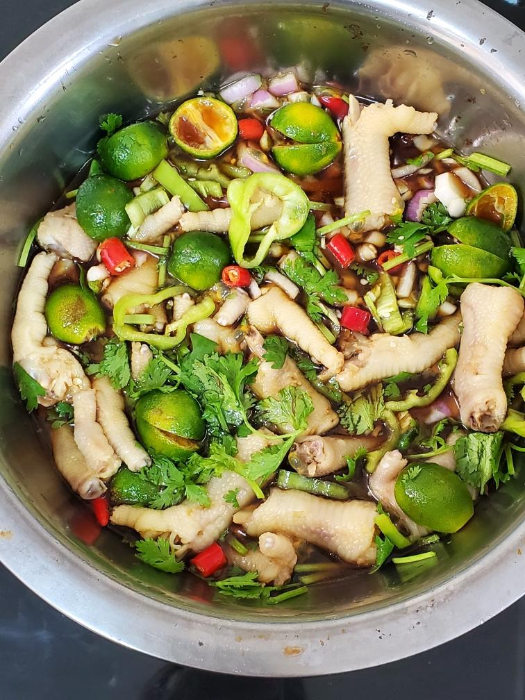 抖音网红柠檬(金桔)鸡爪的做法