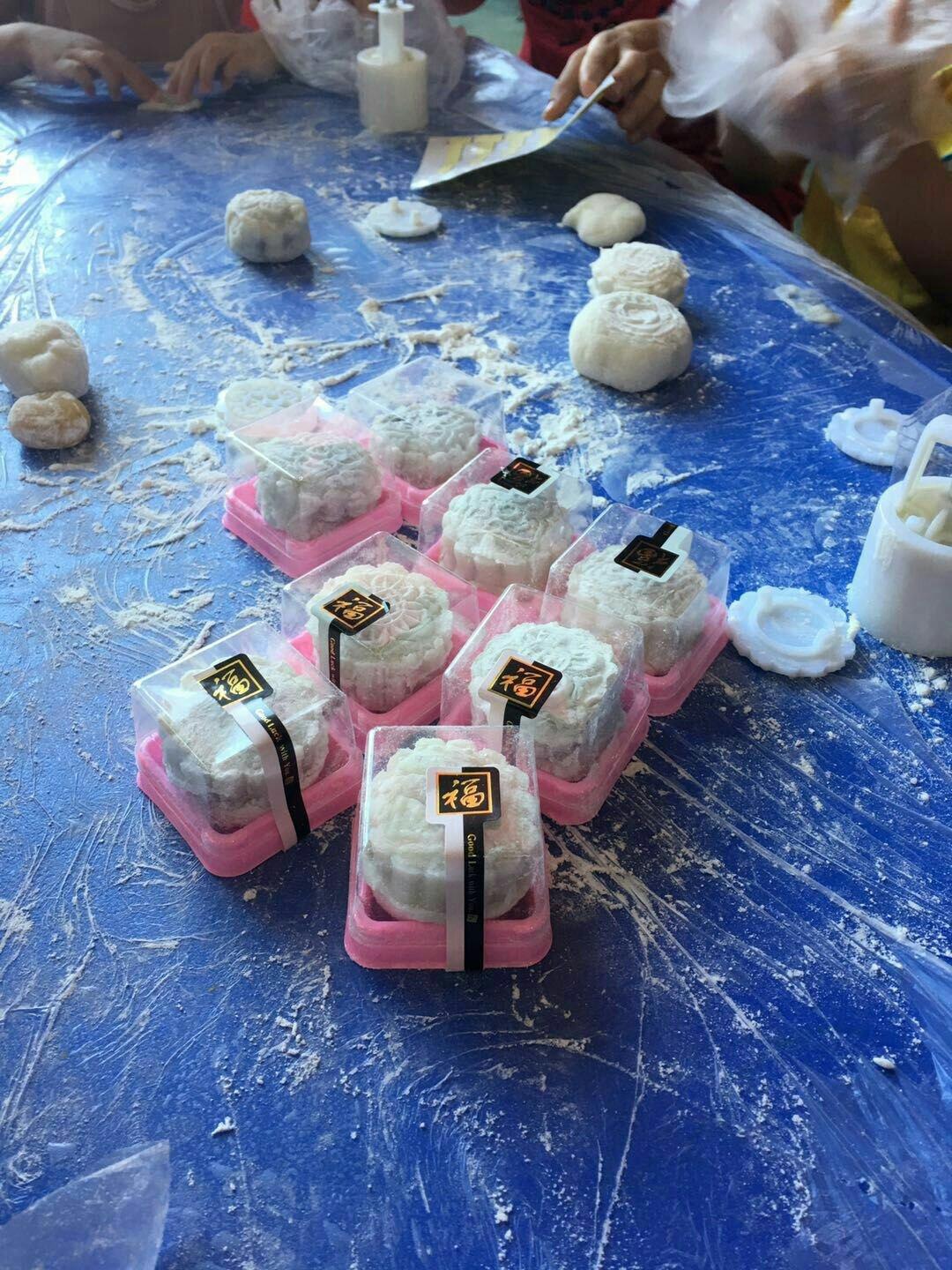 简单的奶黄流沙冰皮月饼