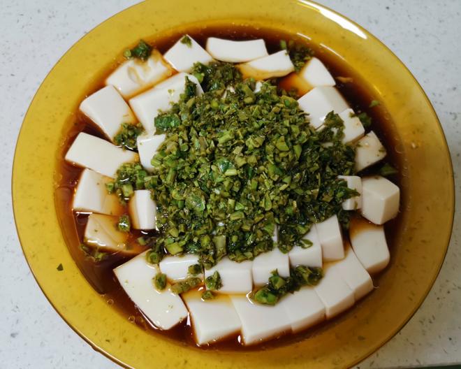属于春季的菜—香椿拌豆腐的做法