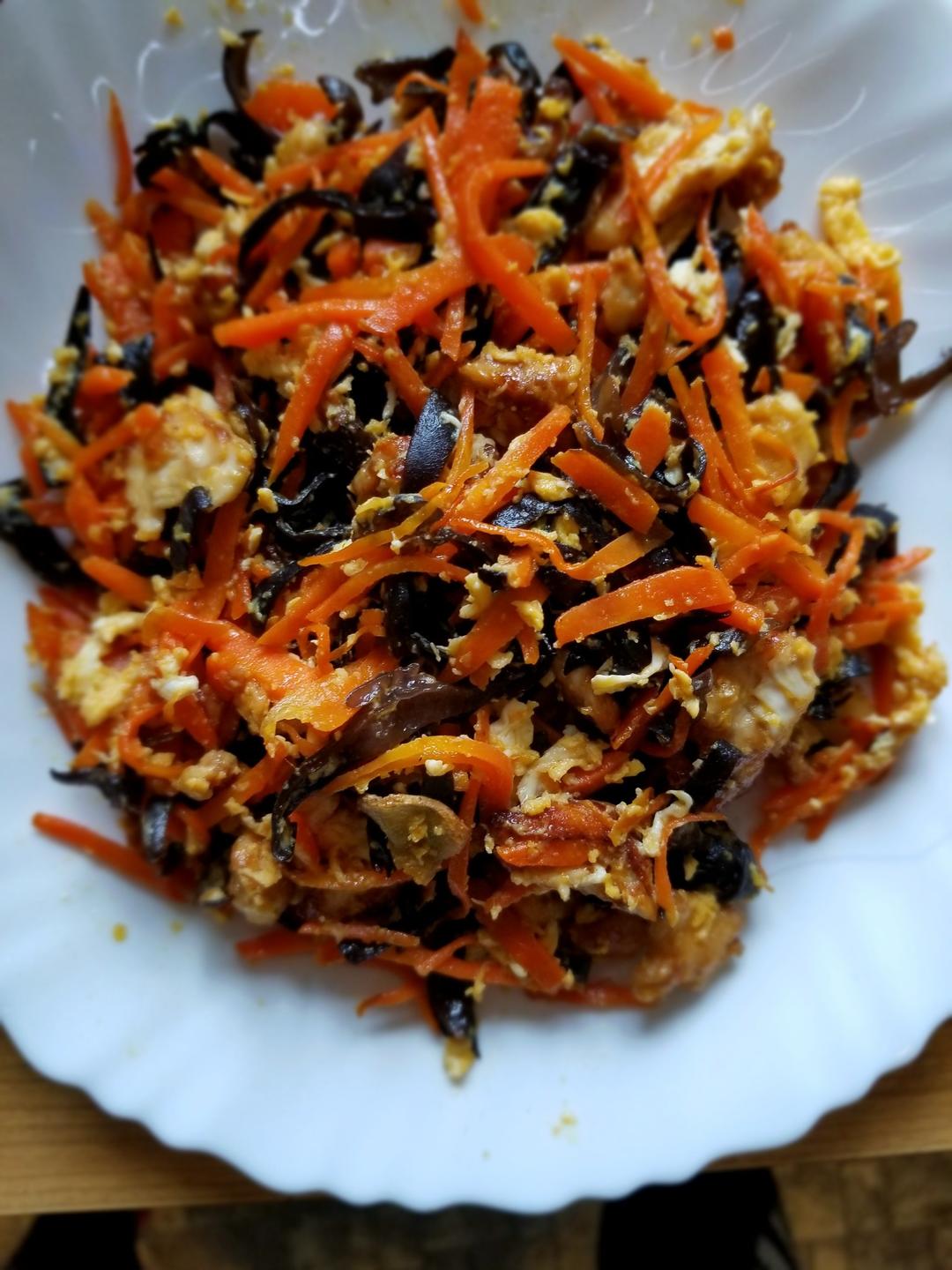 胡萝卜木耳炒肉