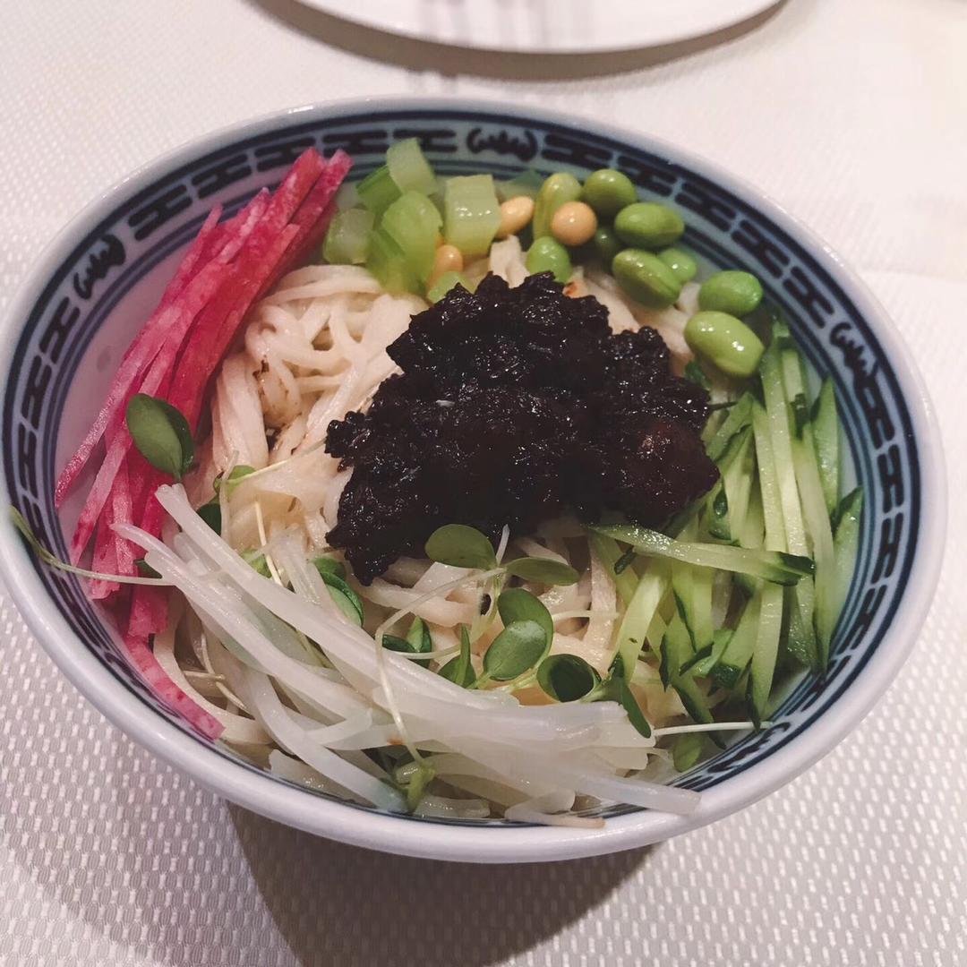 纯素炸酱面