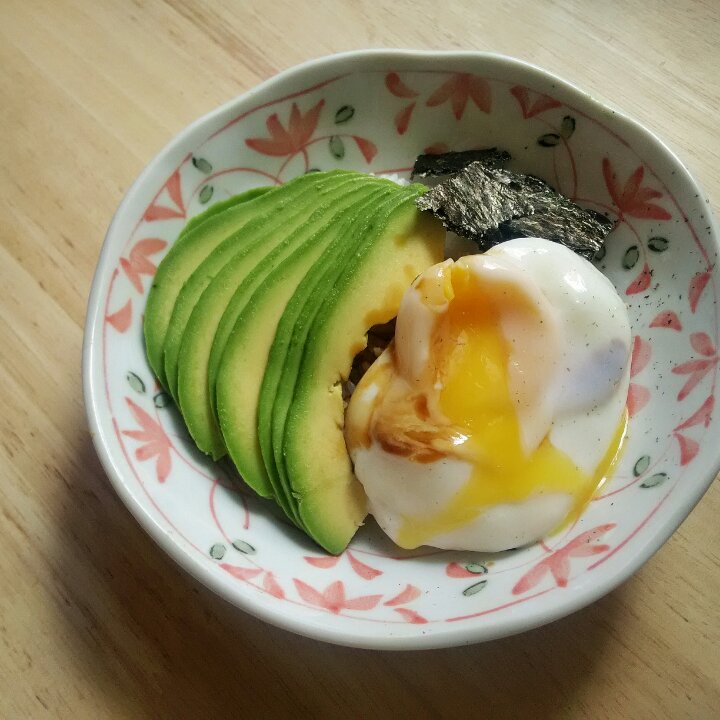 牛油果海苔肉松拌饭