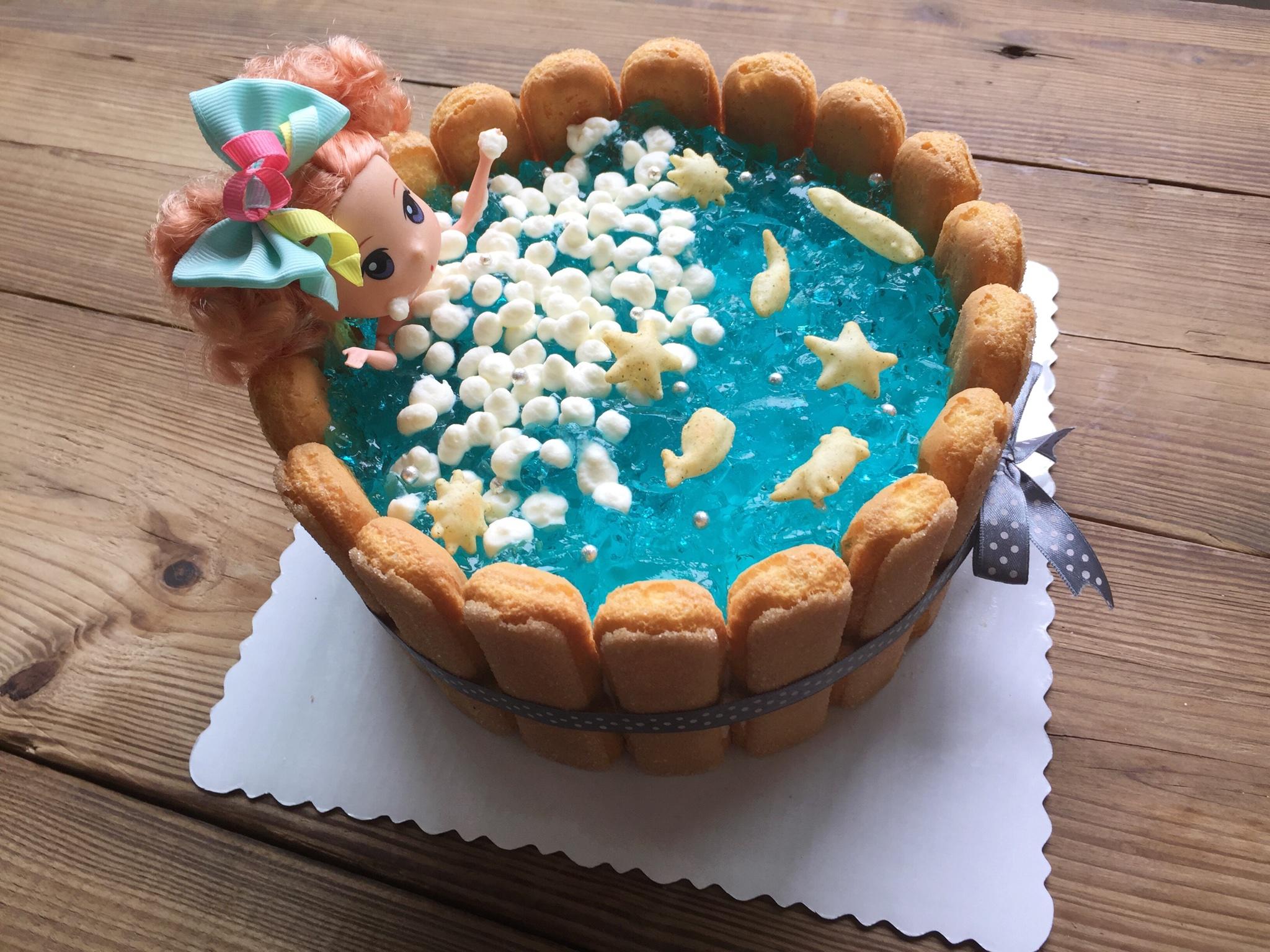 娃娃海洋泡浴慕斯蛋糕（8寸）的做法