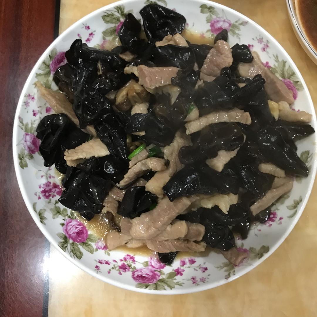 香菇木耳炒肉