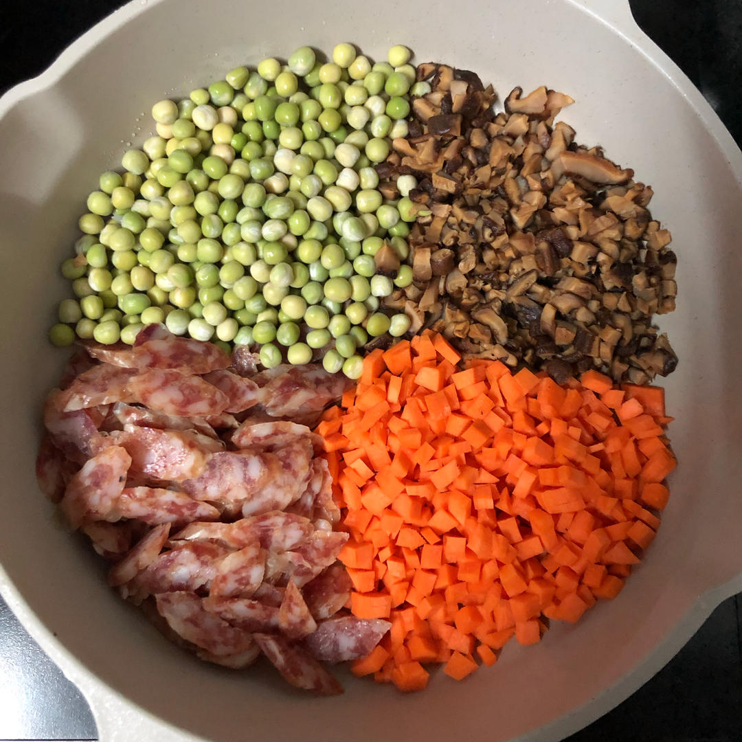 懒人必备～电饭煲腊肠焖饭