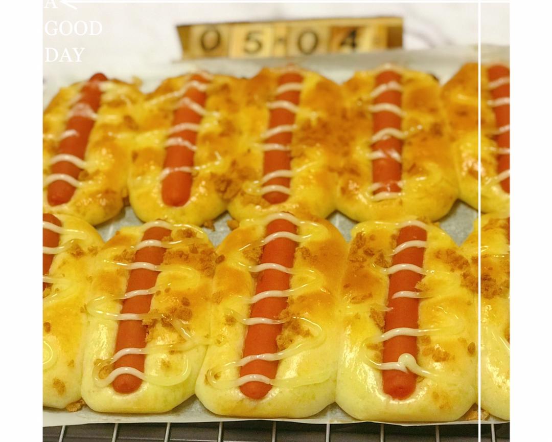 火腿肠肉松面包