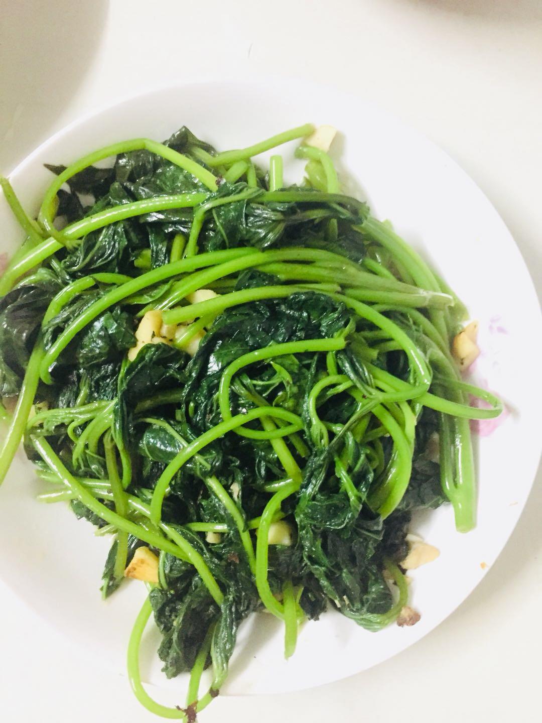 蒜蓉炒红薯叶
