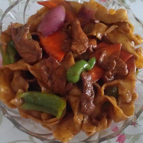 白菜肉丝炒刀削面