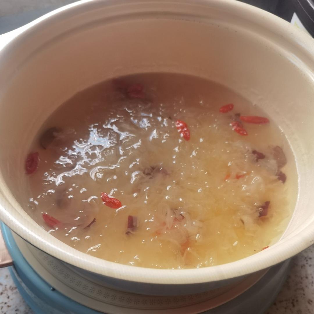 0失败的快速出胶银耳红枣汤（超详细）