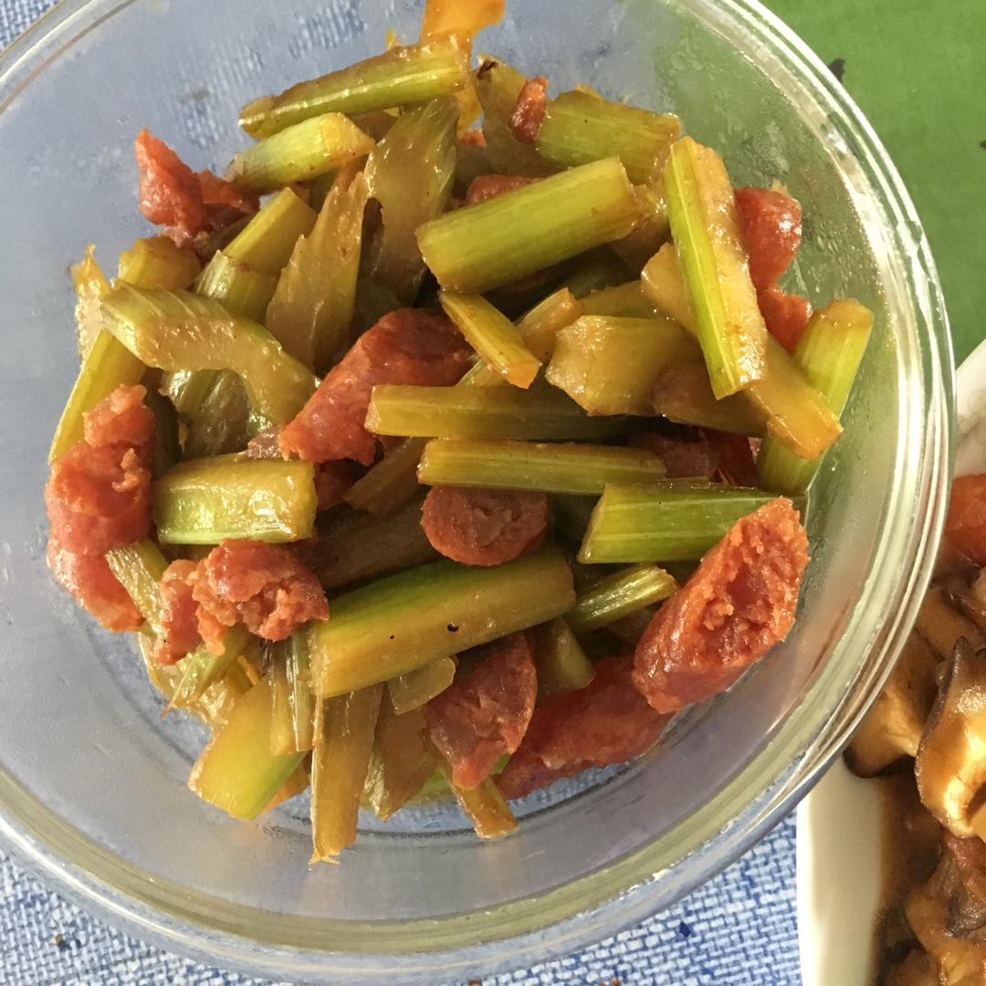 西芹炒腊肠（热菜）