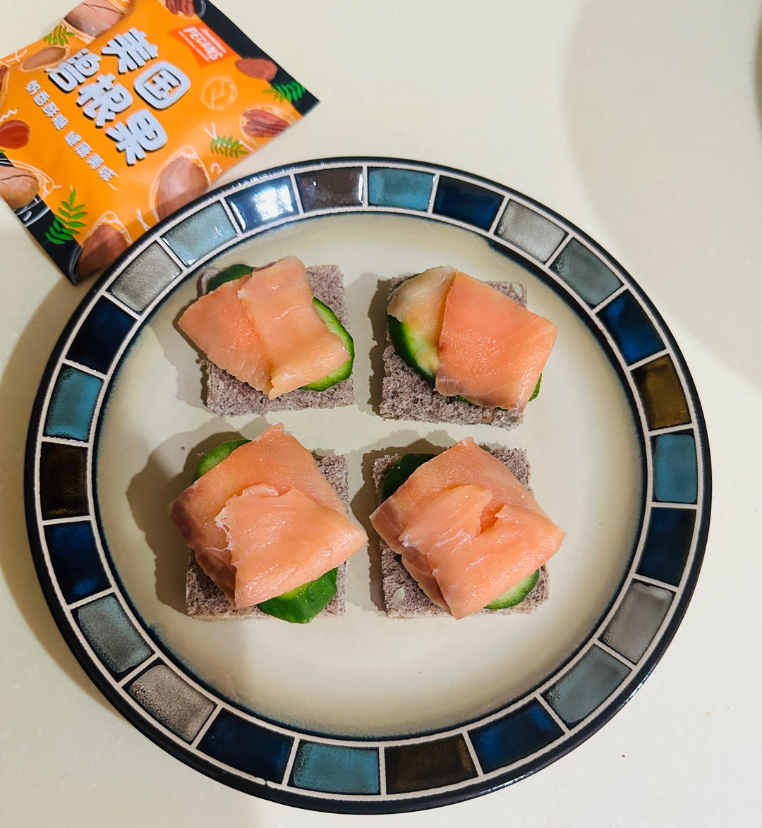 轻食：碧根果烟熏三文鱼迷你三文治&碧根果摩卡的做法 步骤3