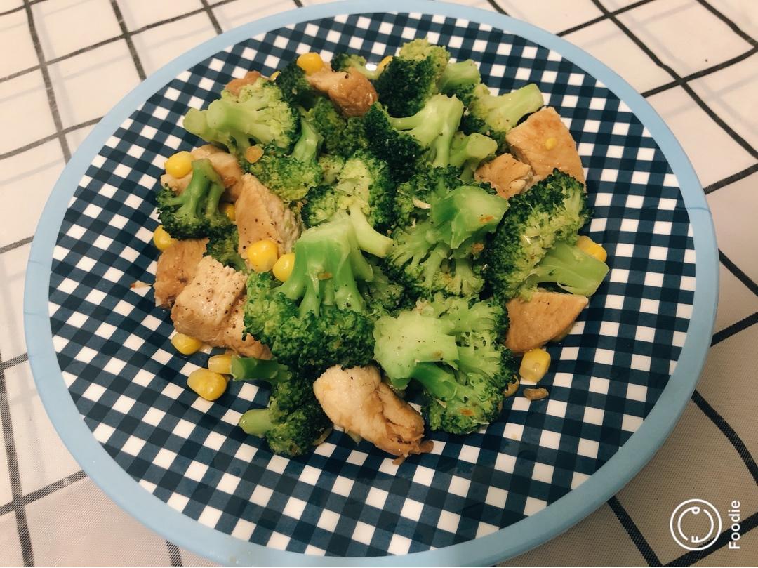 鸡胸肉炒西兰花
