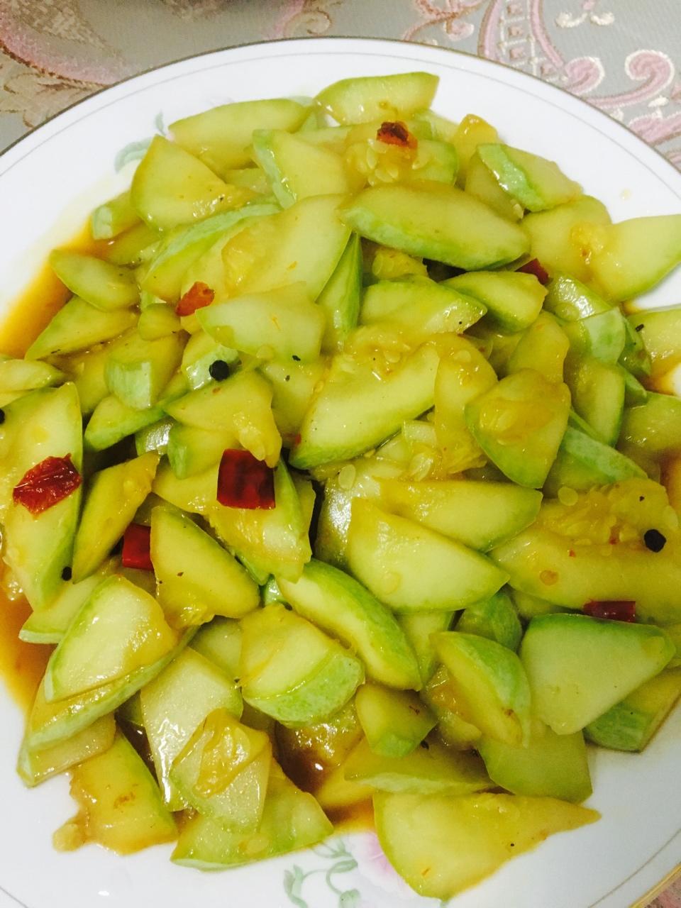 小黑土做厨娘做的醋溜西葫芦