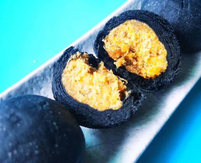 蛋黄酥中的黑凤凰—黑金酥（大开酥）的做法