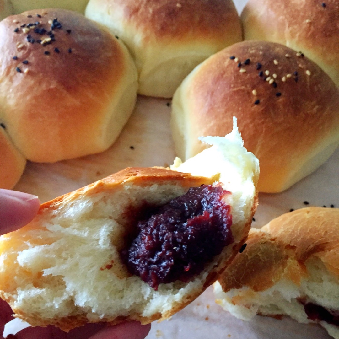 小王子momo嘛嘛做的豆沙面包