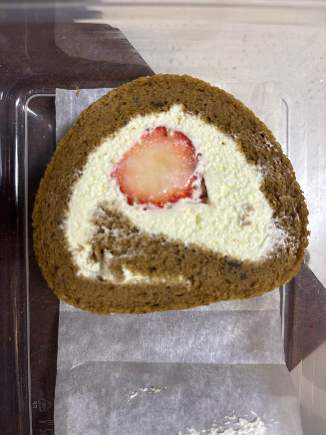 可可戚风卷+好吃的草莓奶油