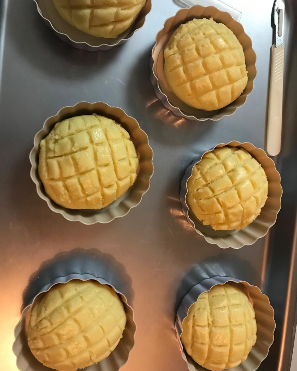 好吃到炸裂的港式菠萝包（附带制作酥皮的小视频）