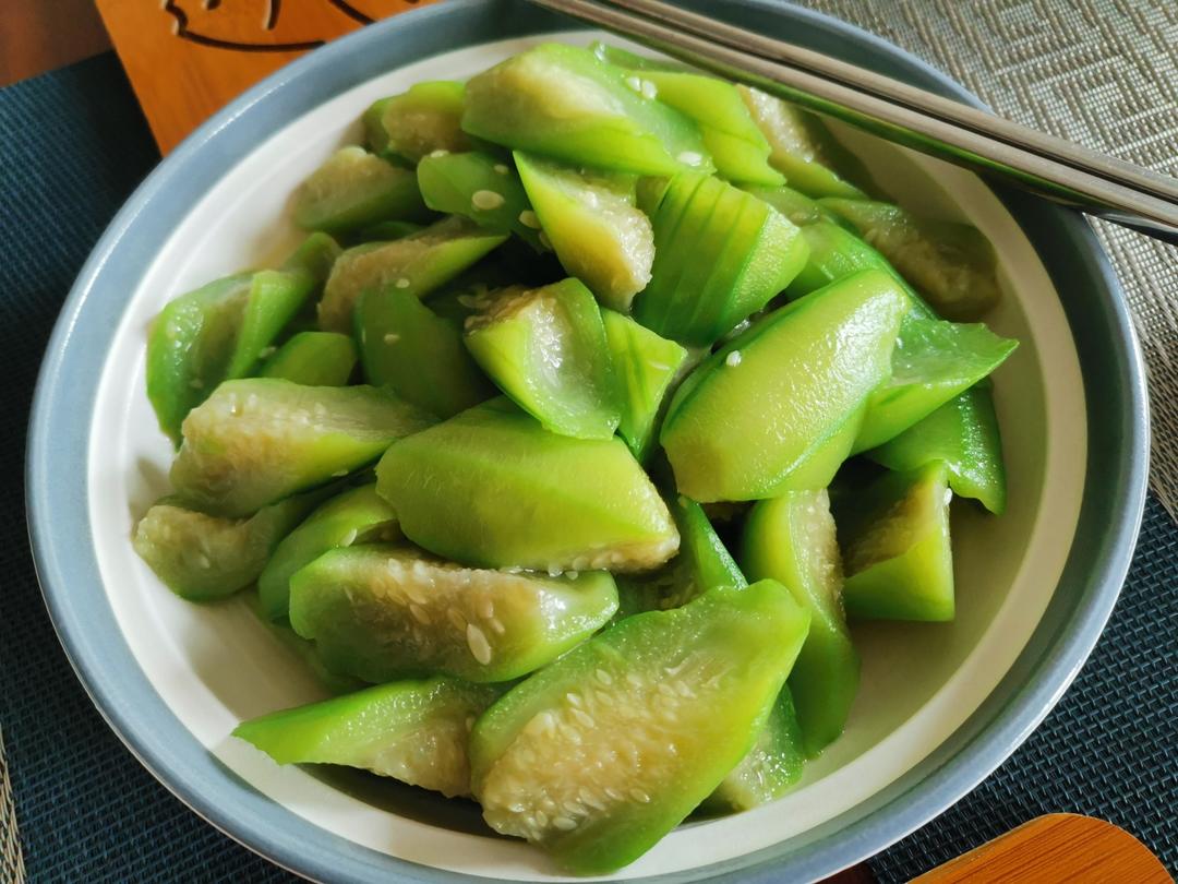素炒丝瓜|这样做绝了！简单又好吃！