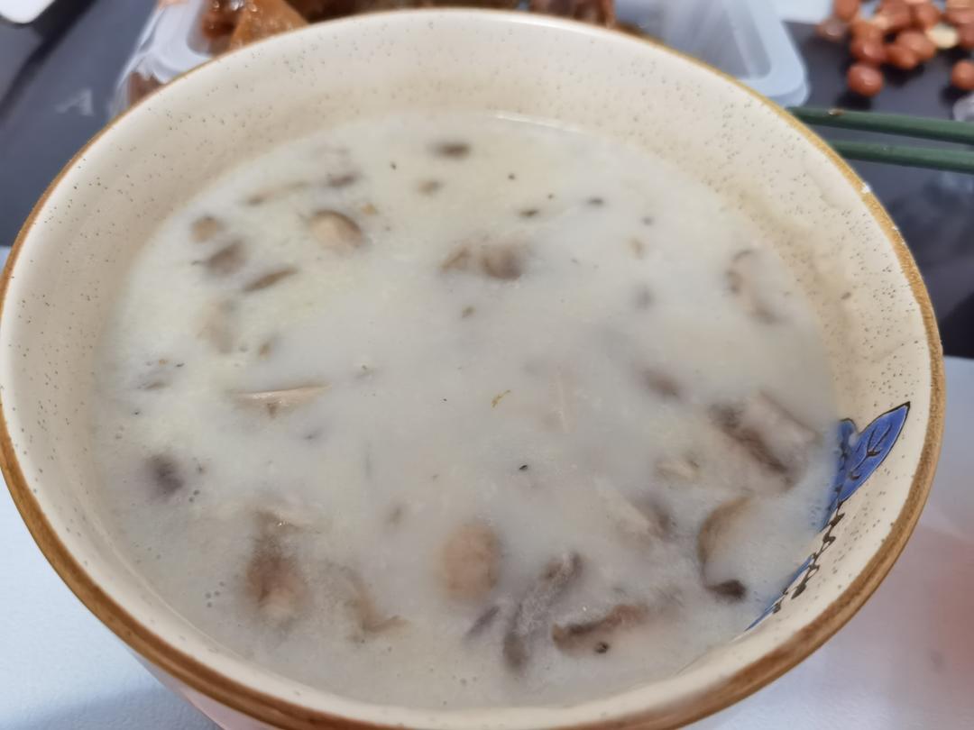 超惊艳奶油蘑菇汤(牛奶版本)