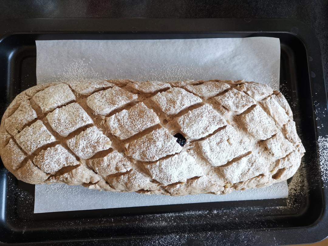 黑麦红酒无花果面包，红酒种做的面包太有特色了！