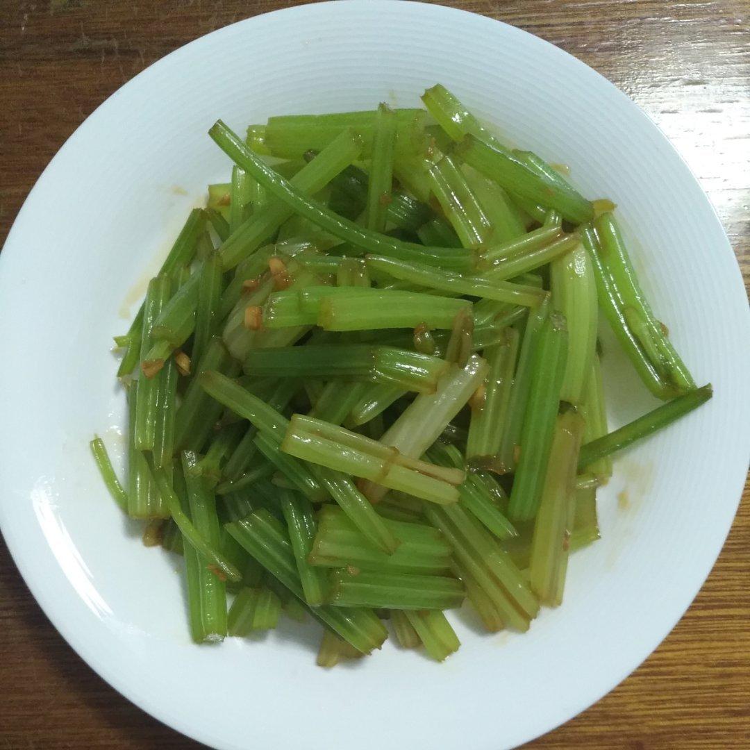 凉拌芹菜（简洁版）