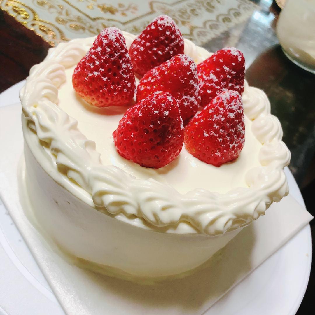 草莓奶油蛋糕/基础戚风胚，徒手脱模剖片及抹面挤花/「戚风及其衍生」烘焙视频蛋糕篇1
