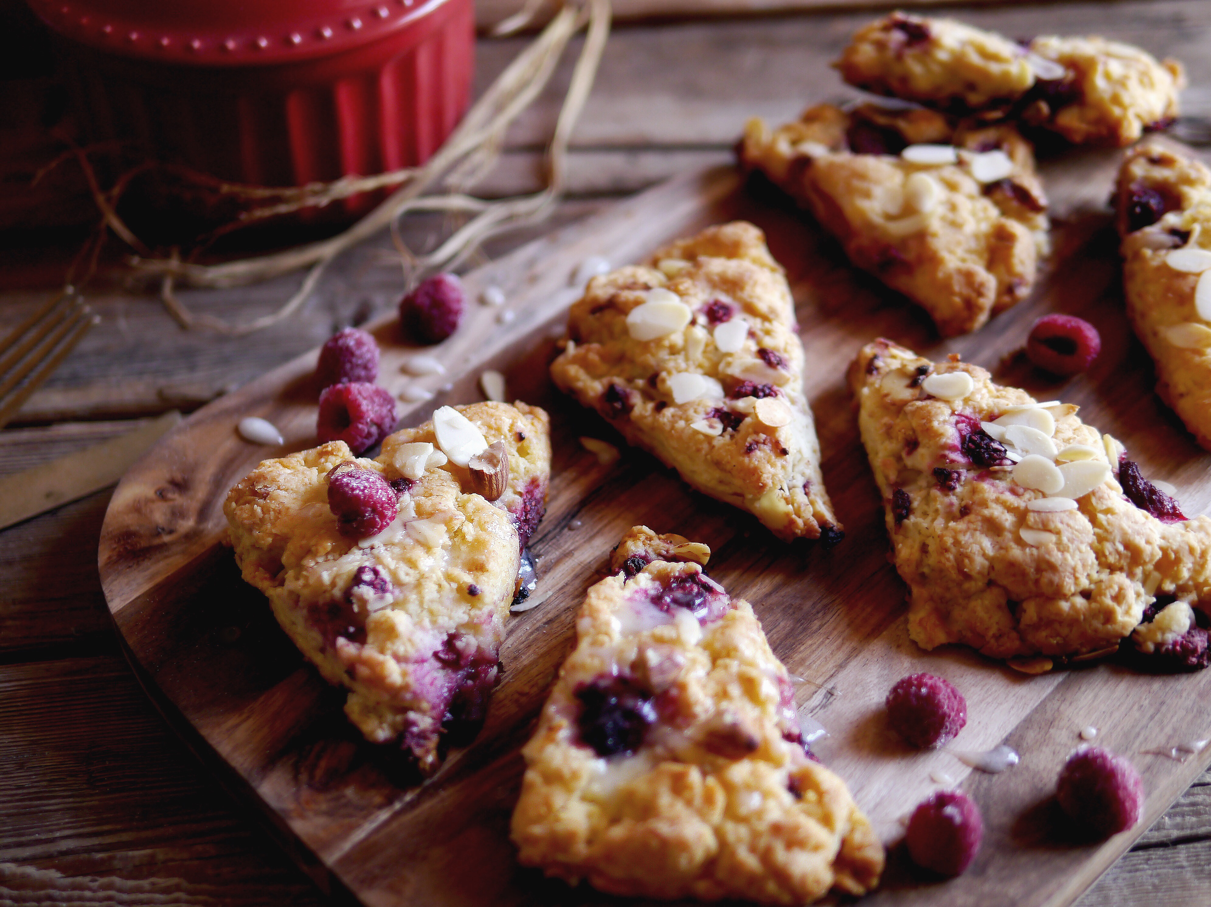 树莓杏仁司康【Raspberry Almond Scones 】