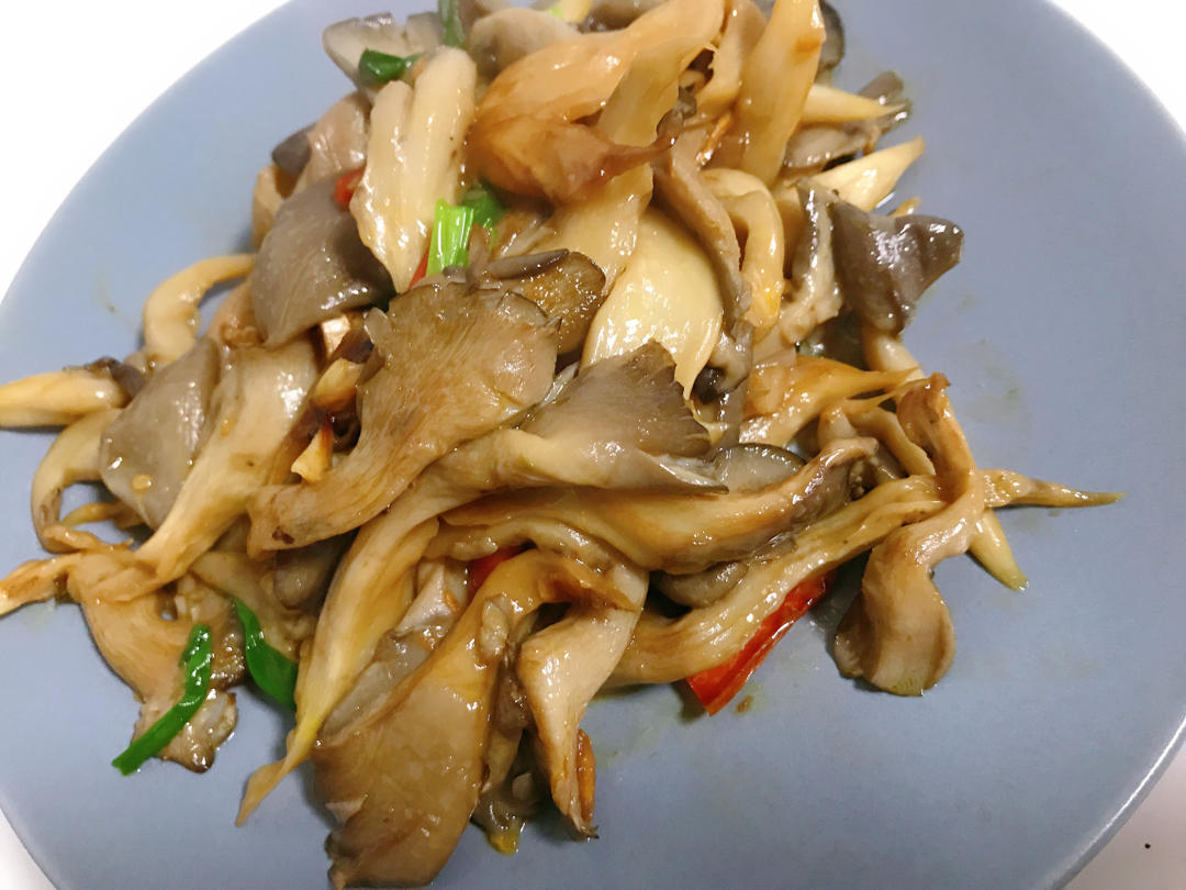 是小陈呀做的素炒平菇