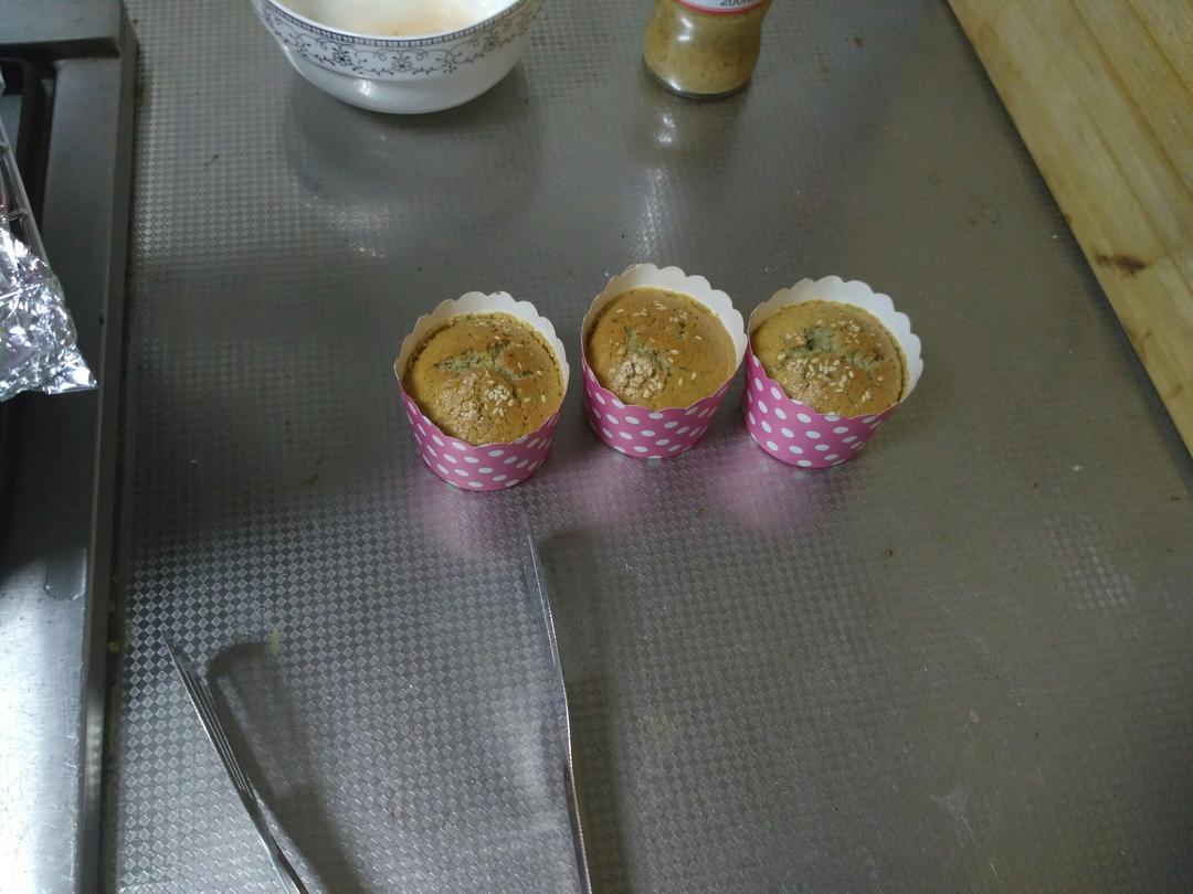 软绵绵戚风纸杯蛋糕