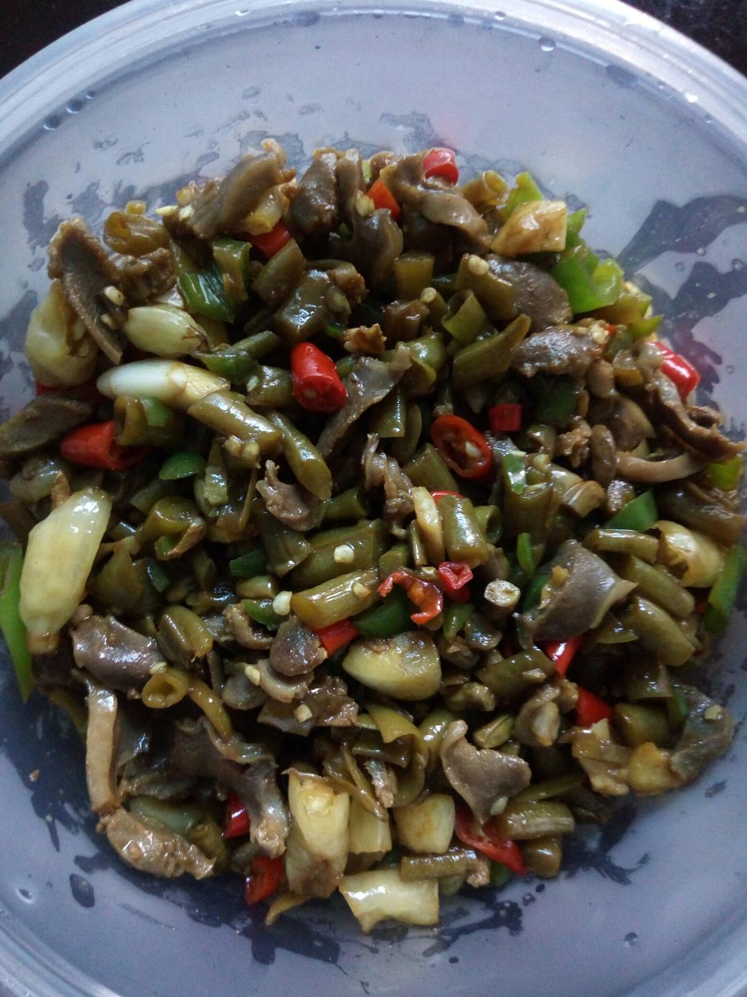 酸辣炒鸡胗