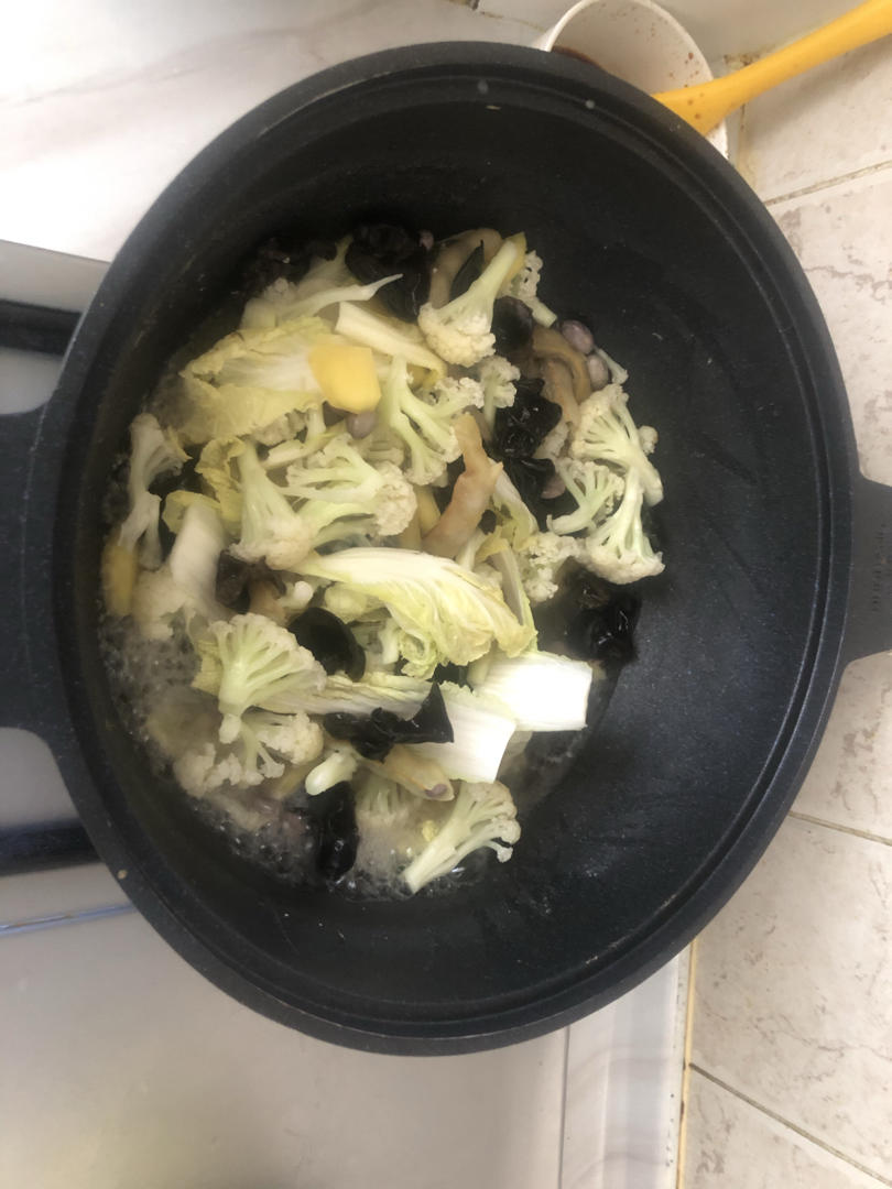蒜蓉烤海鲜小杂烩【8月北鼎珐琅铸铁锅食谱】