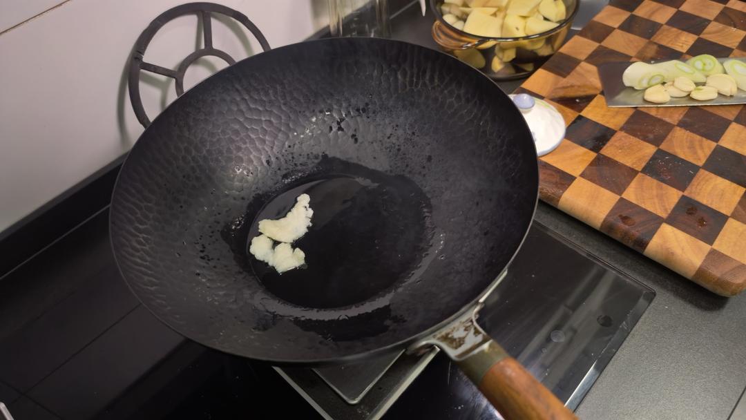 茄子炖土豆，太下饭了的做法 步骤1