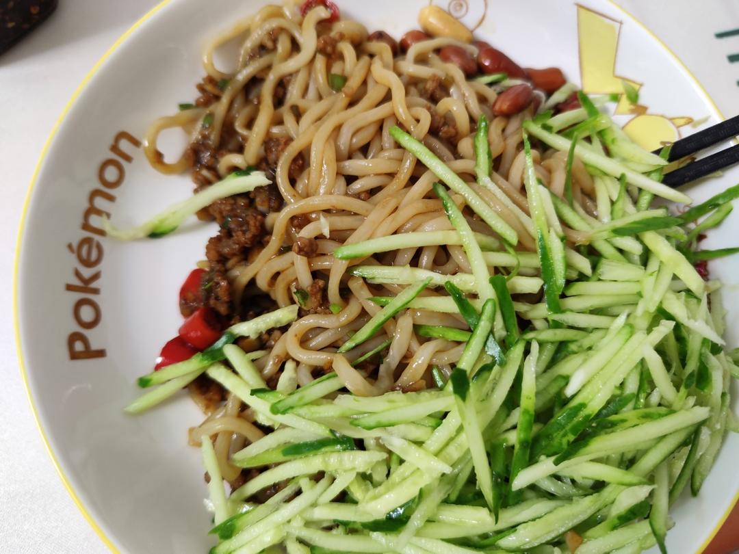 真想让你们尝尝这碗肉酱拌面🍜太香太香了