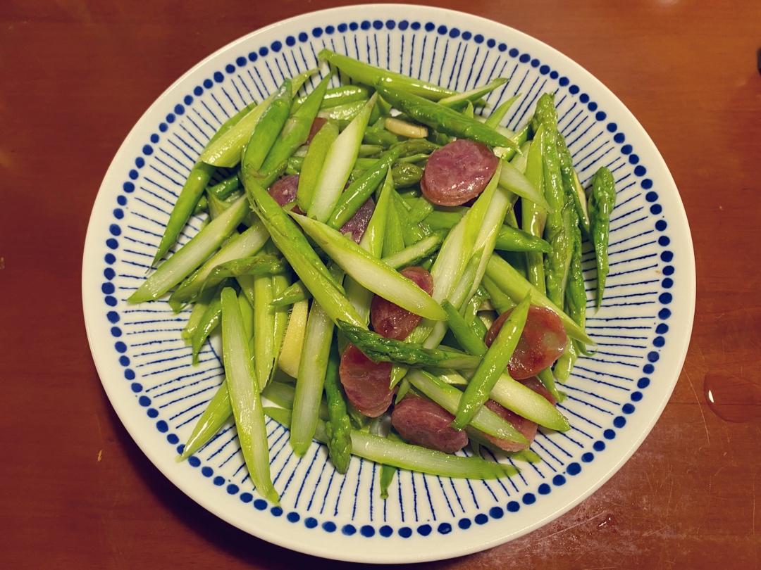 春之色😍芦笋炒香肠