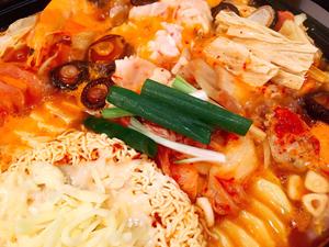 韩式泡菜暖锅|芝士部队锅的做法 步骤5