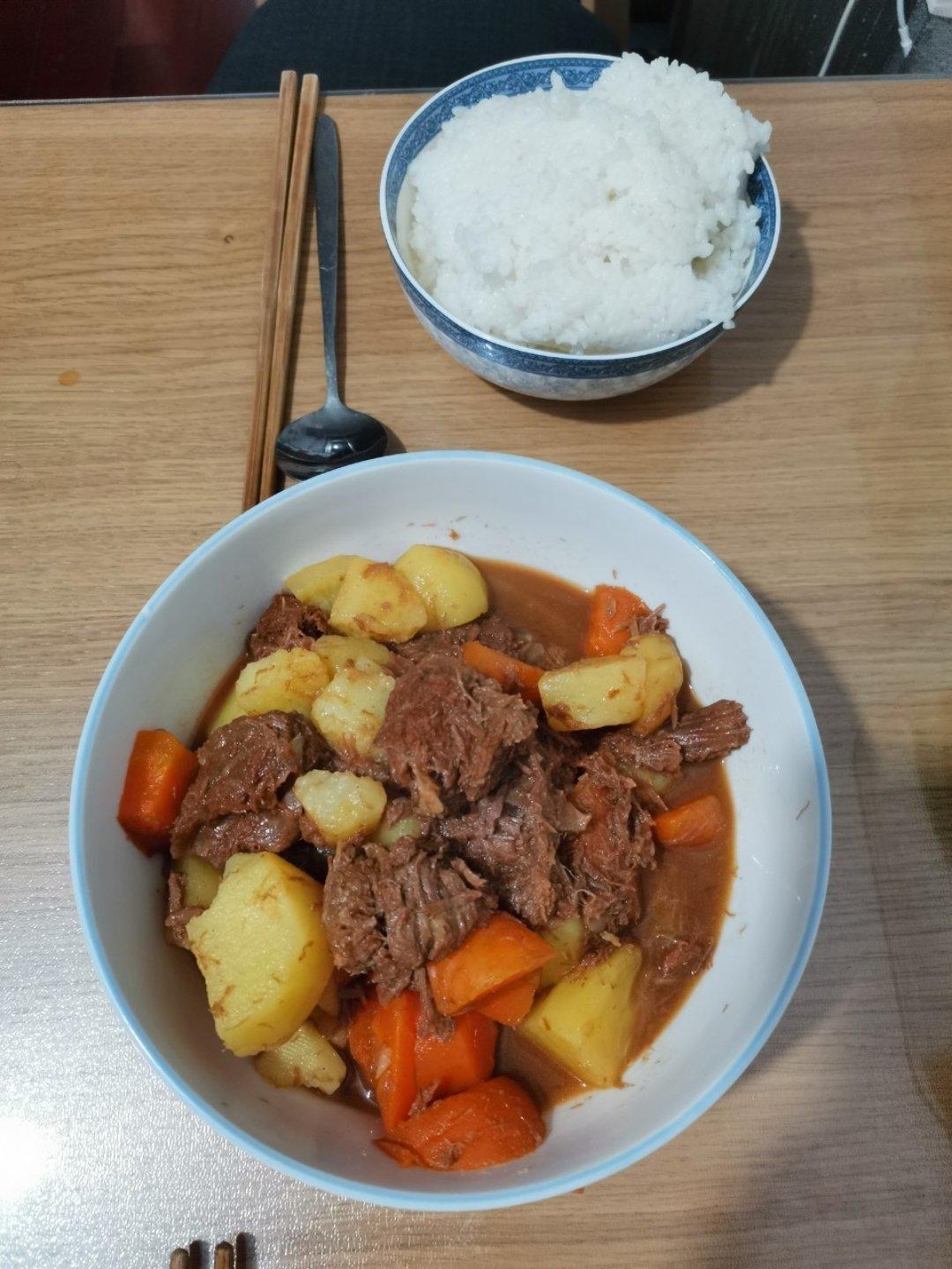 土豆焖牛腩