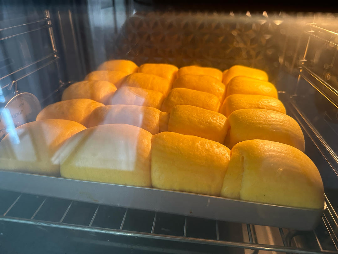 不加一滴水！这南瓜餐包太拉丝了，做法巨简单！