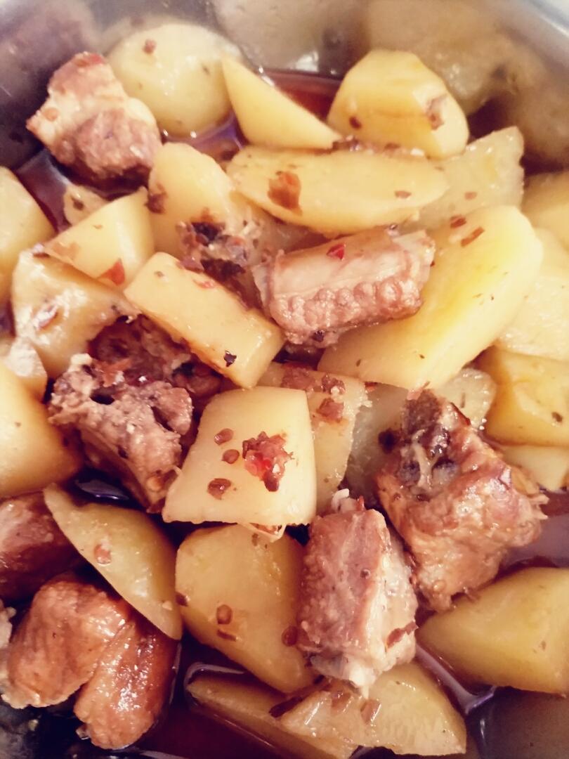 超级下饭的土豆烧排骨
