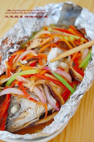 五色蔬菜焗烤海鲈鱼的做法