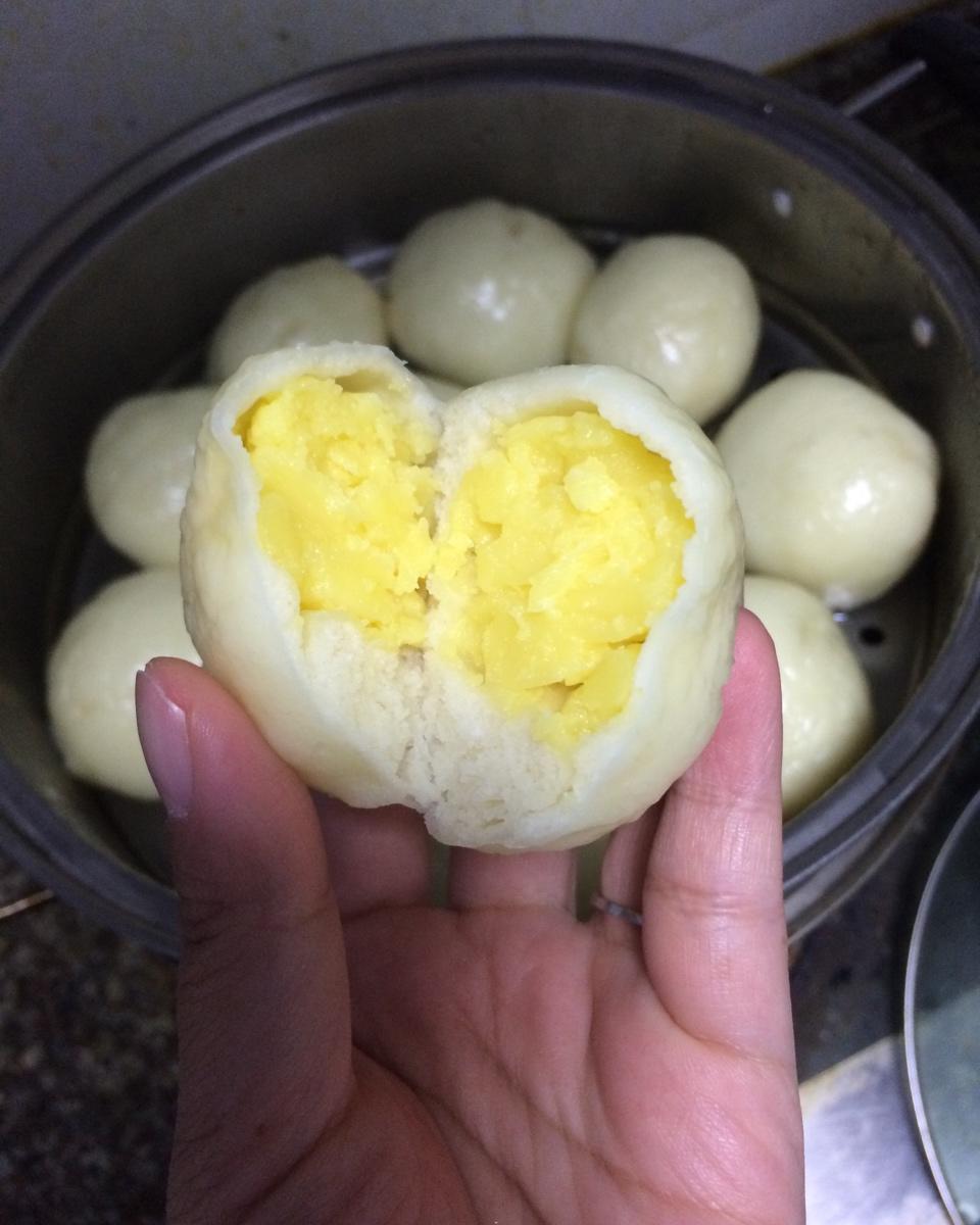 松软香甜的奶黄包，很快就可以搞定。