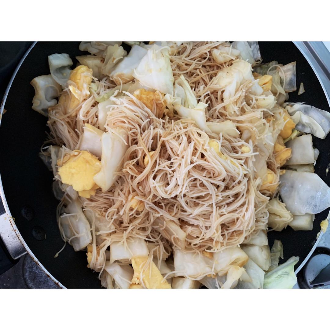 包菜粉丝炒鸡蛋