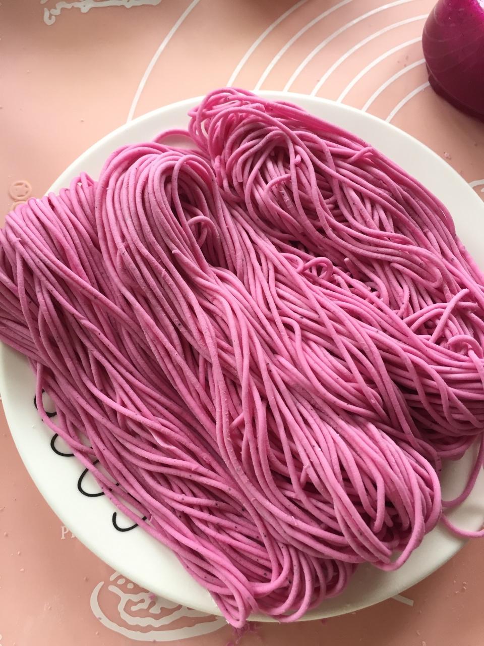 武掌柜9692做的火龙果面条