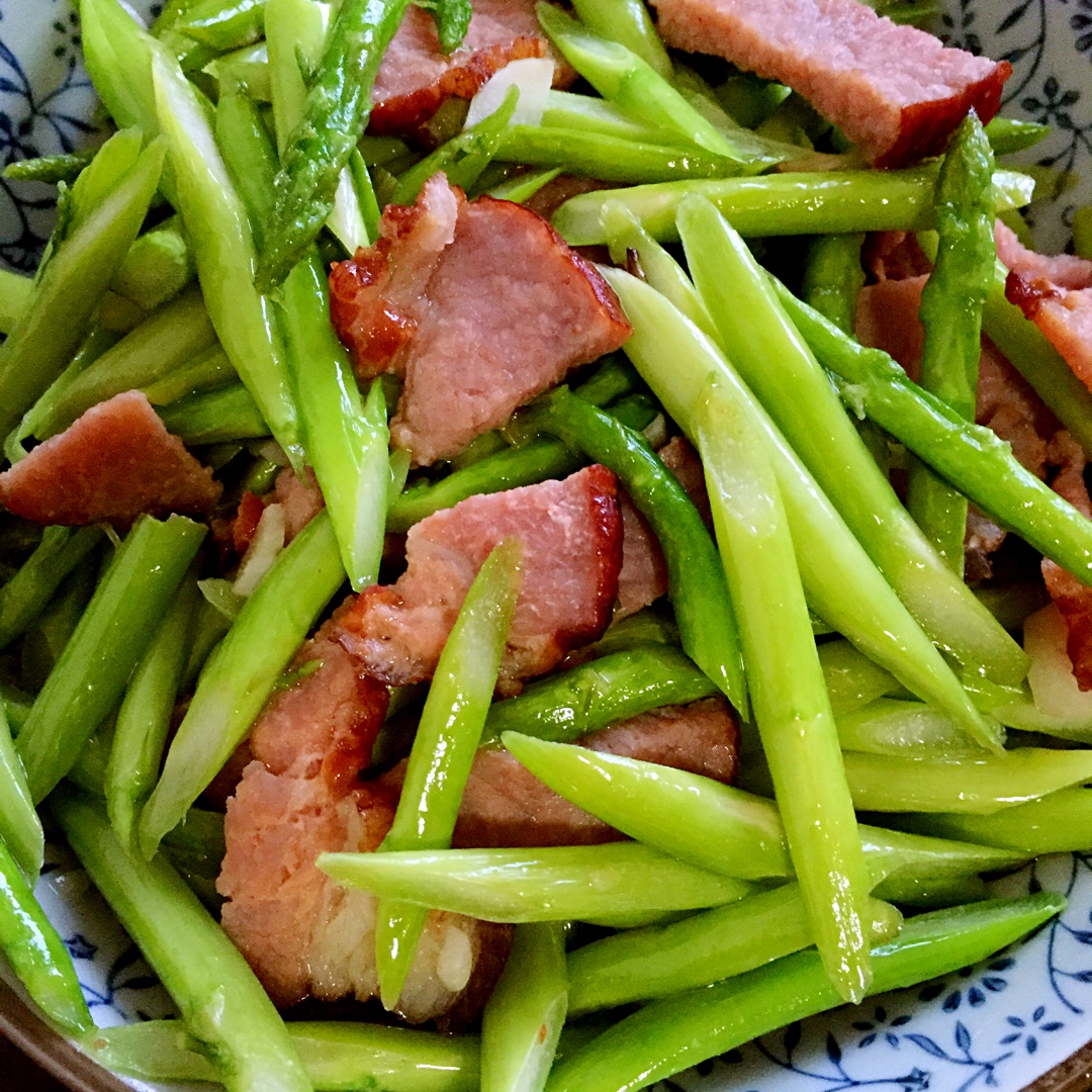 腊肉炒芦笋