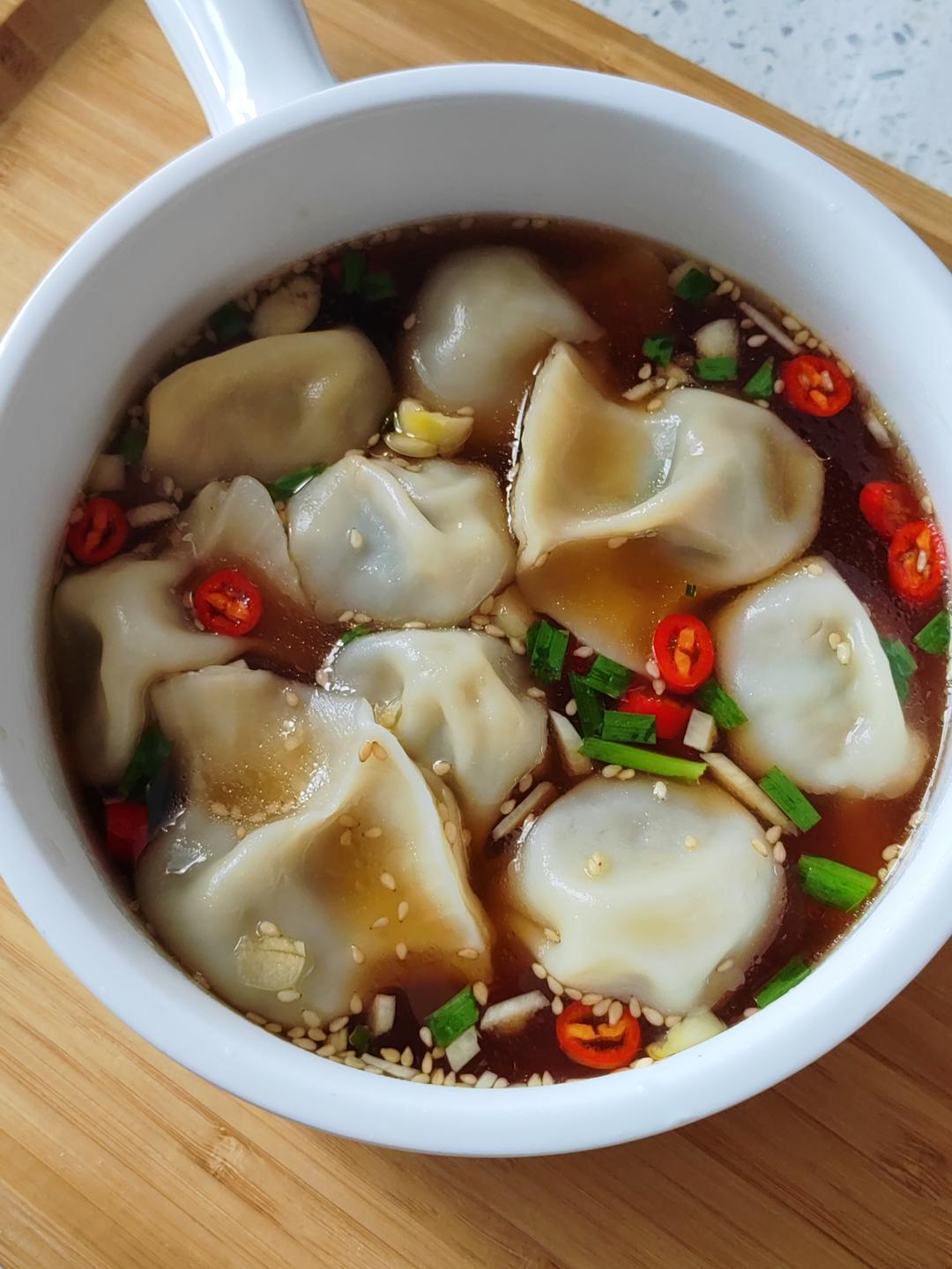 鲜嫩多汁的韭菜饺子