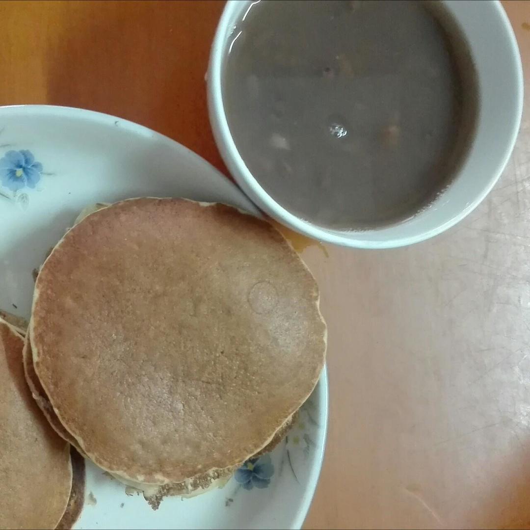 红豆汤+香蕉松饼的做法