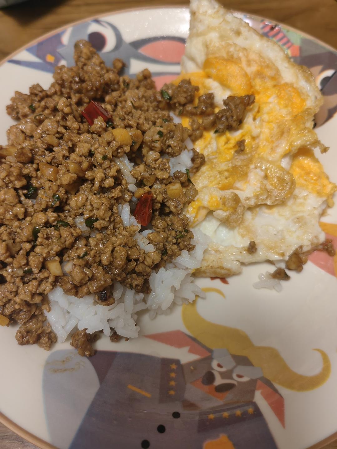 泰式打抛牛肉/猪肉碎饭